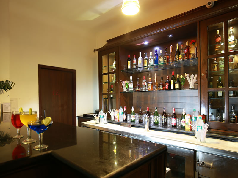Restaurants & Bars